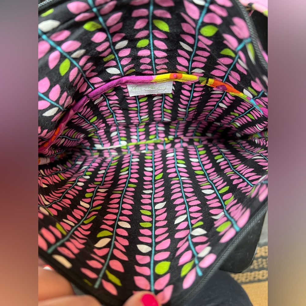 Vera Bradley Crossbody in Va Va Bloom - Picture 4 of 15